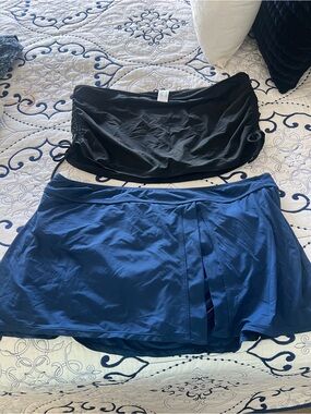 Liz Claiborne Black Swim Skort with Gold Accent
